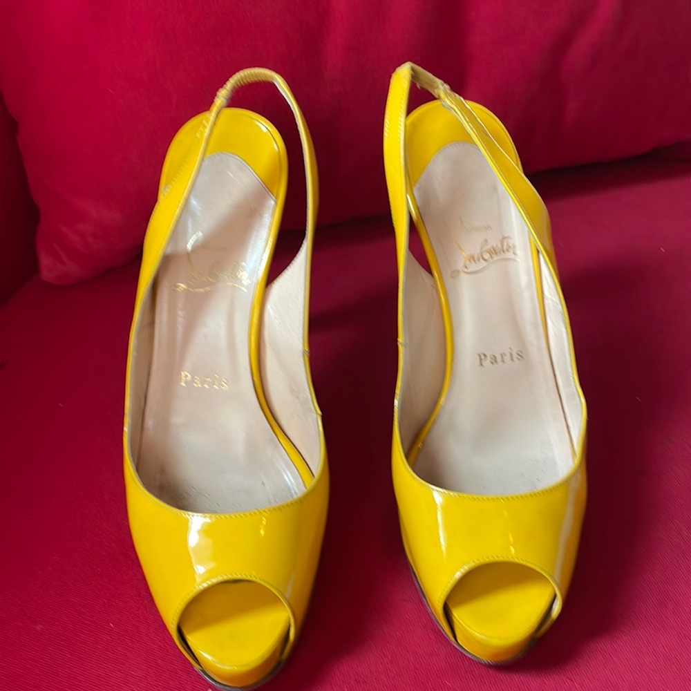 Louboutin peeptoe heels 38.5